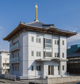 新しいデザインの中にも寺院らしさを